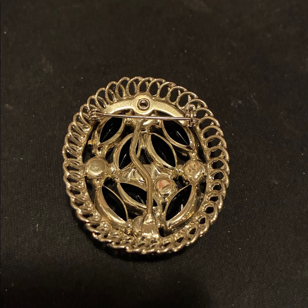Elegant Black Glass and Gold Brooch - Picture 2 of 2